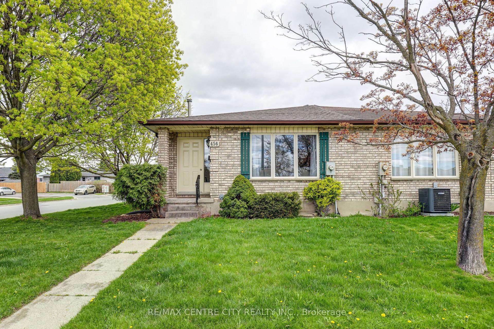 456 Wellington Street — photo 1