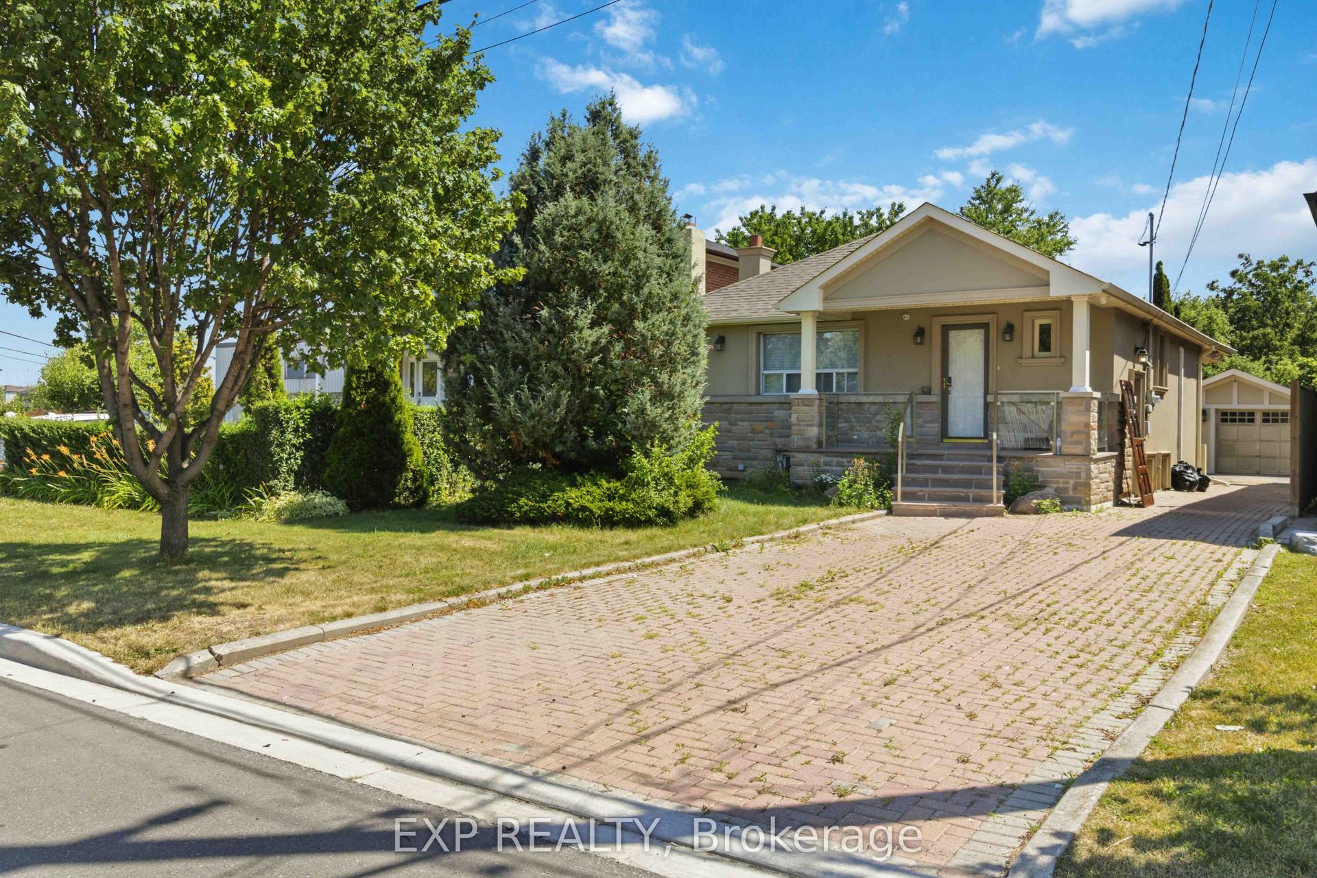 133 Cornelius Parkway Main #Main, Toronto — Detached for lease, photo 1