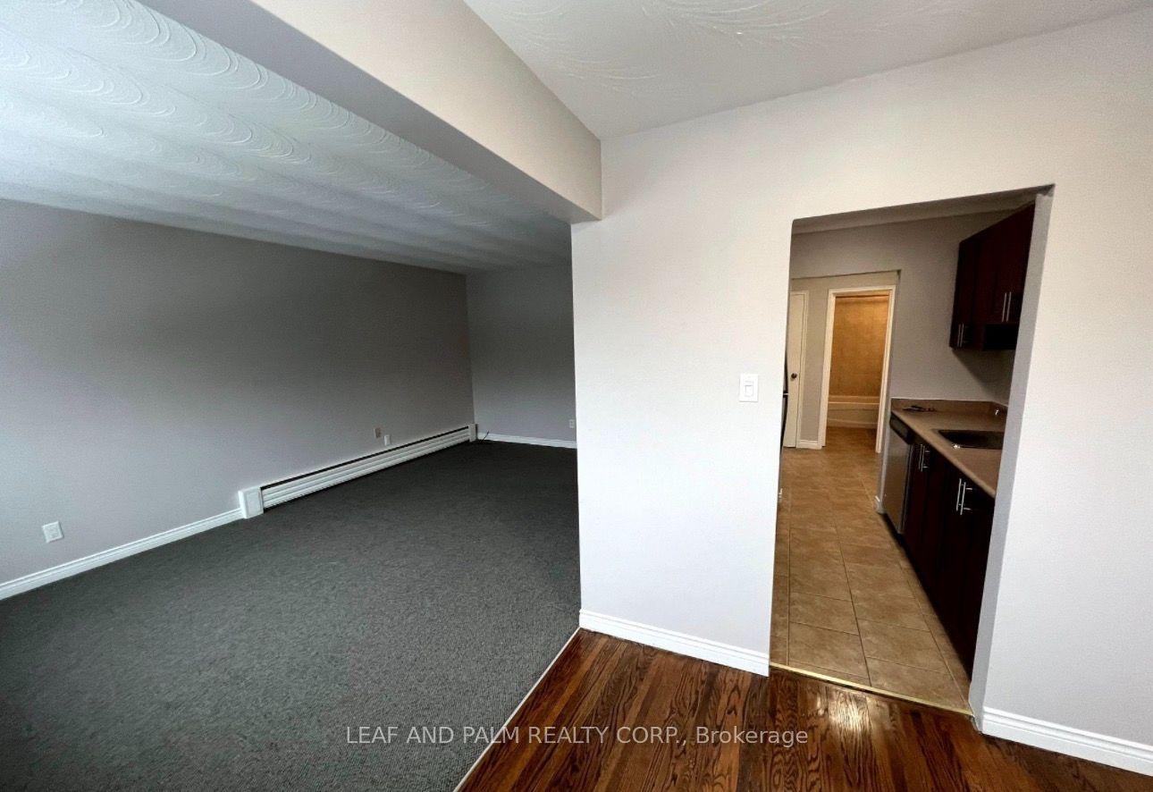 370 Penn Avenue, Newmarket — Multiplex for lease, photo 1