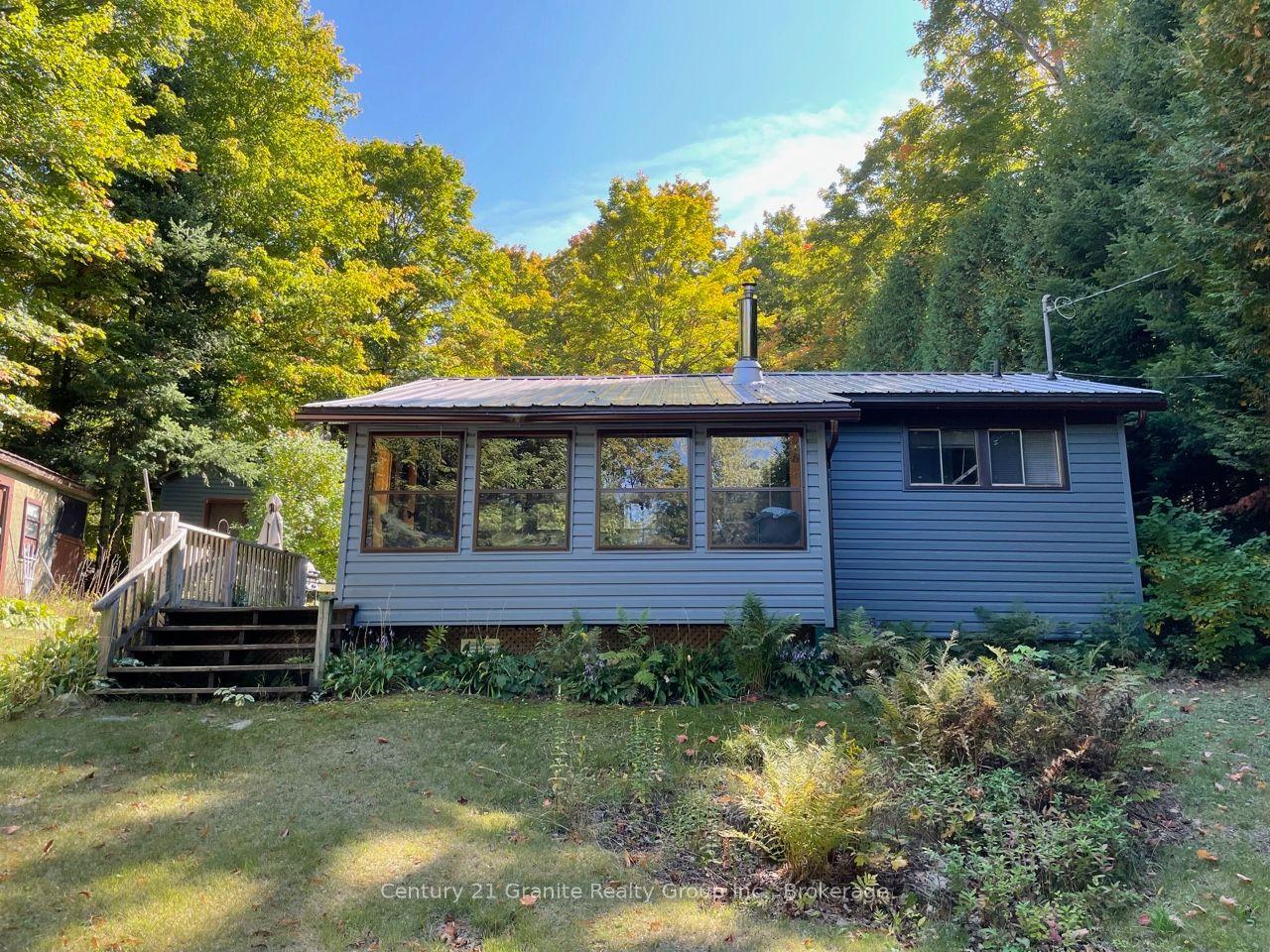1052 Kensington Road — photo 1