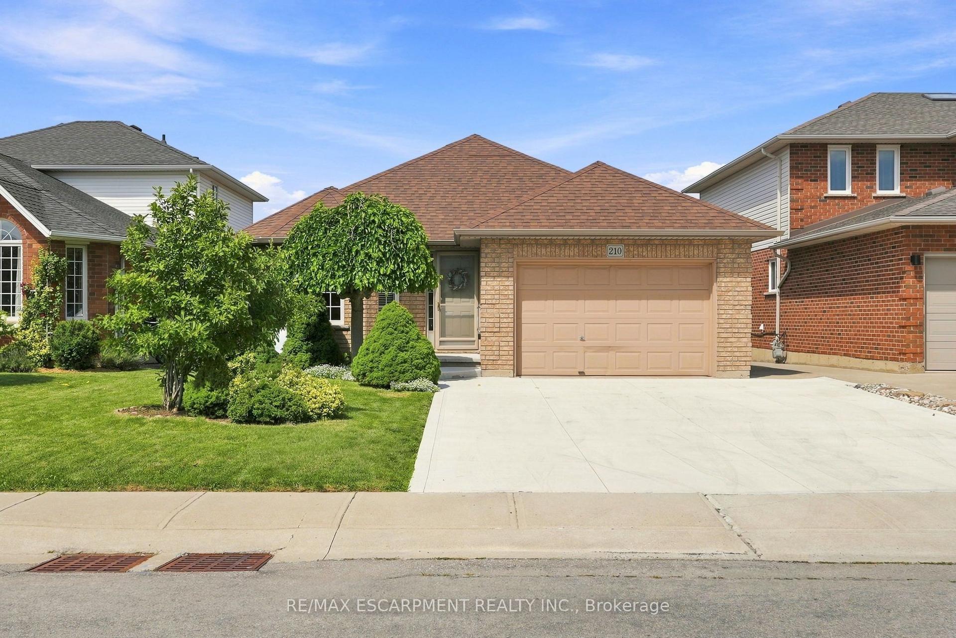 210 BASTILLE Street, Hamilton — Detached for sale, photo 1