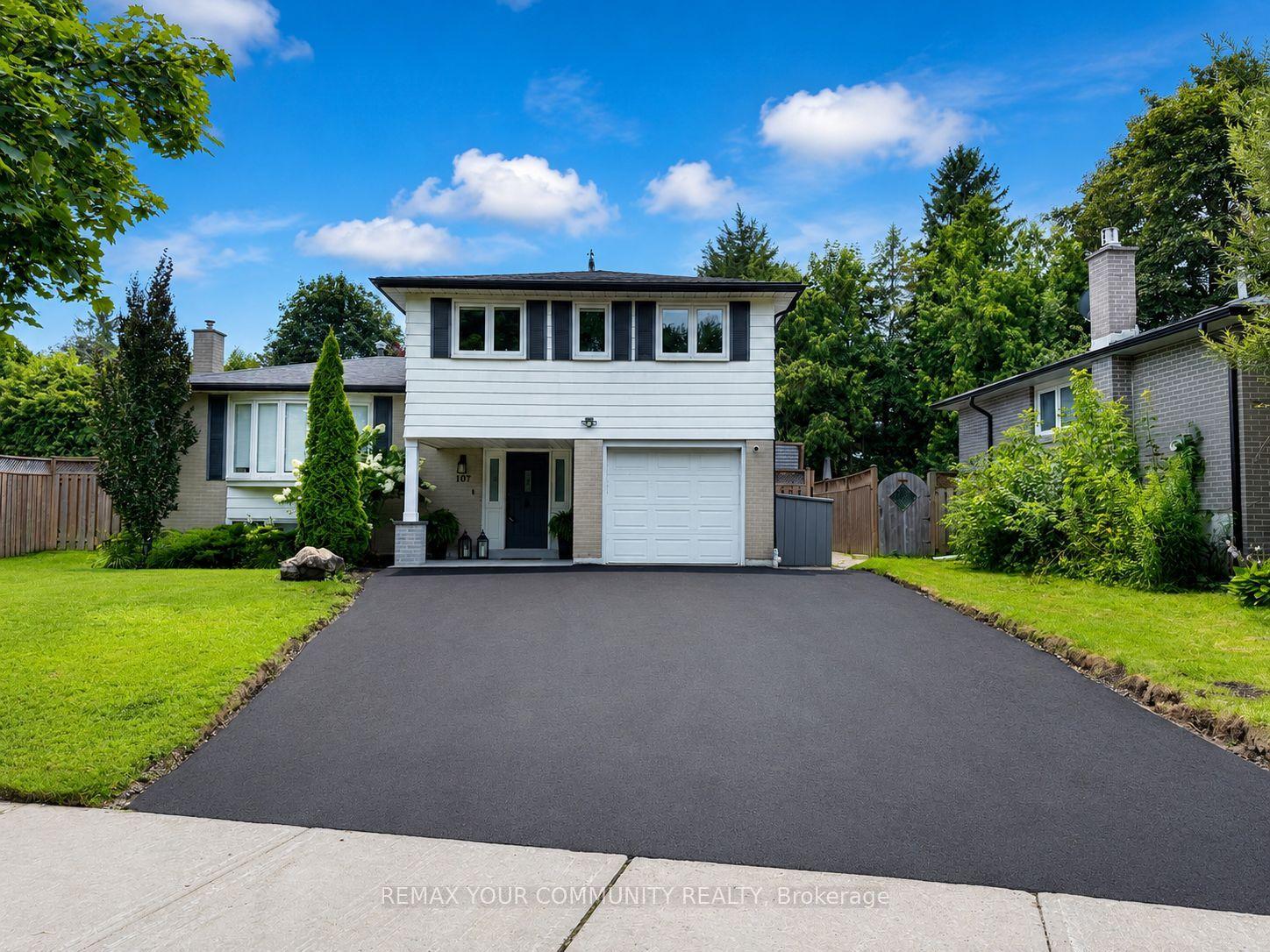 107 Orchard Heights, Aurora — Detached for sale, photo 1