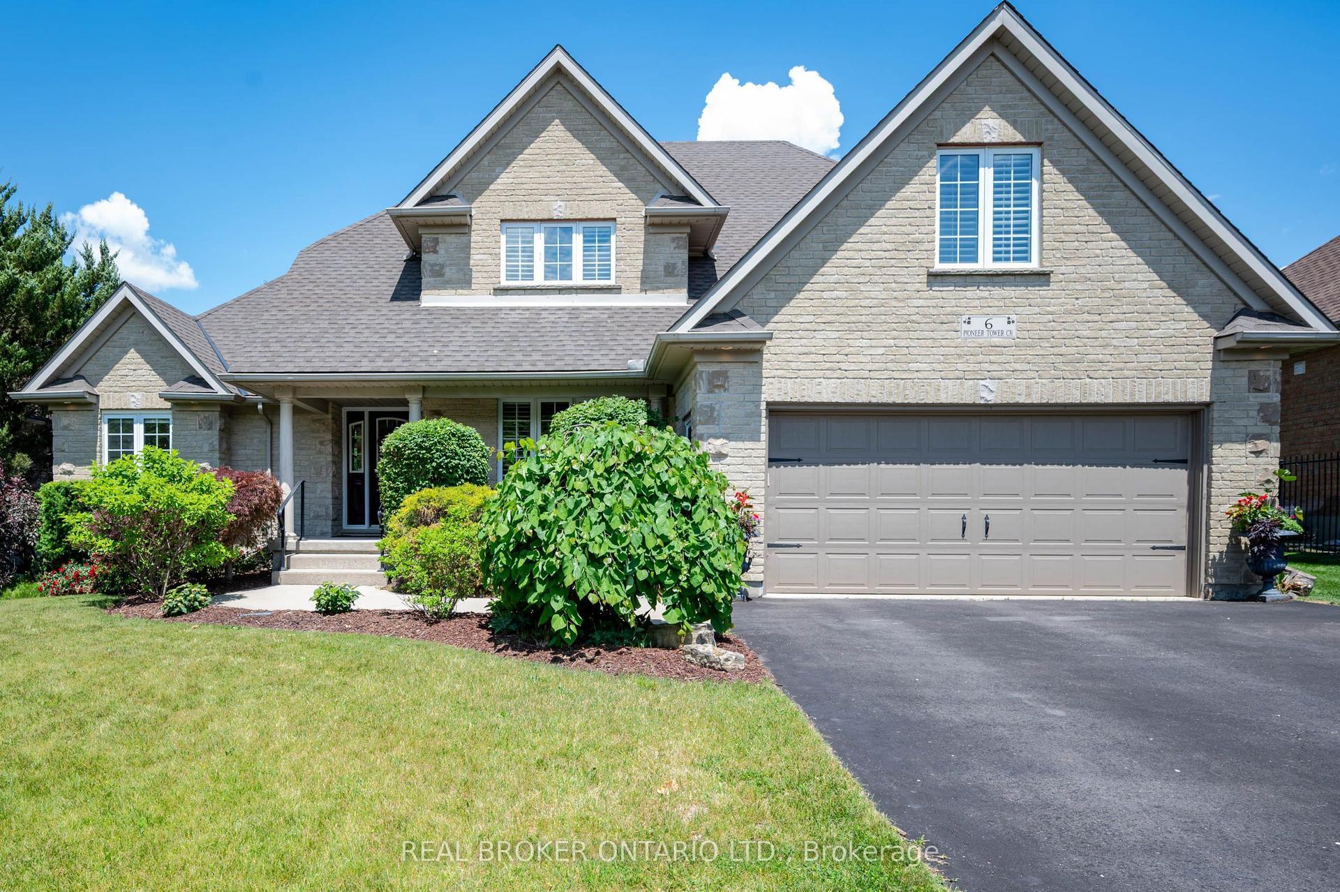 6 Pioneer Tower Crescent, Kitchener — Detached for sale, photo 1