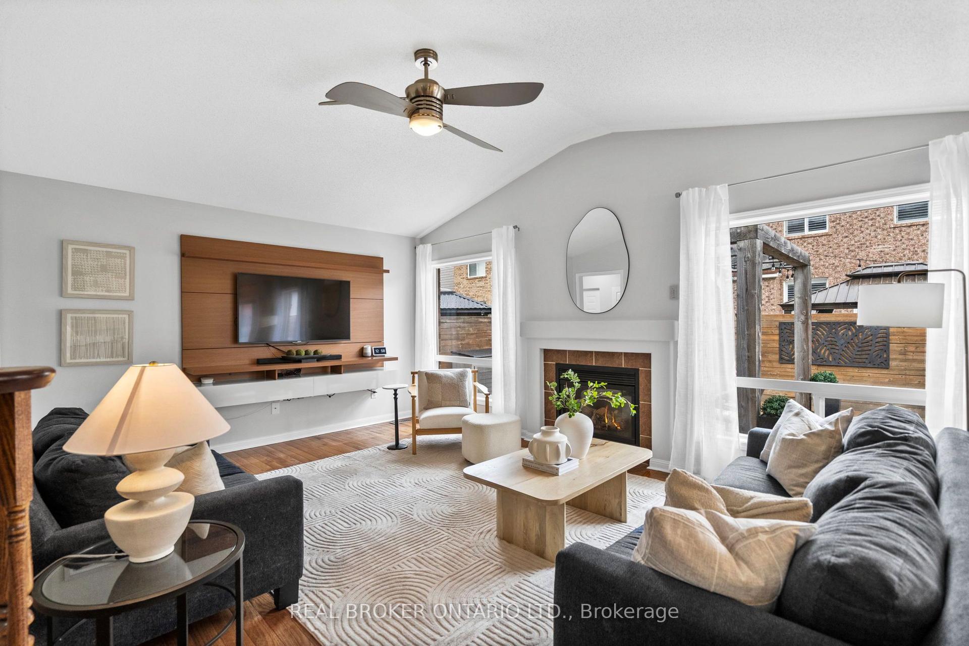 1537 Morse Place — photo 1