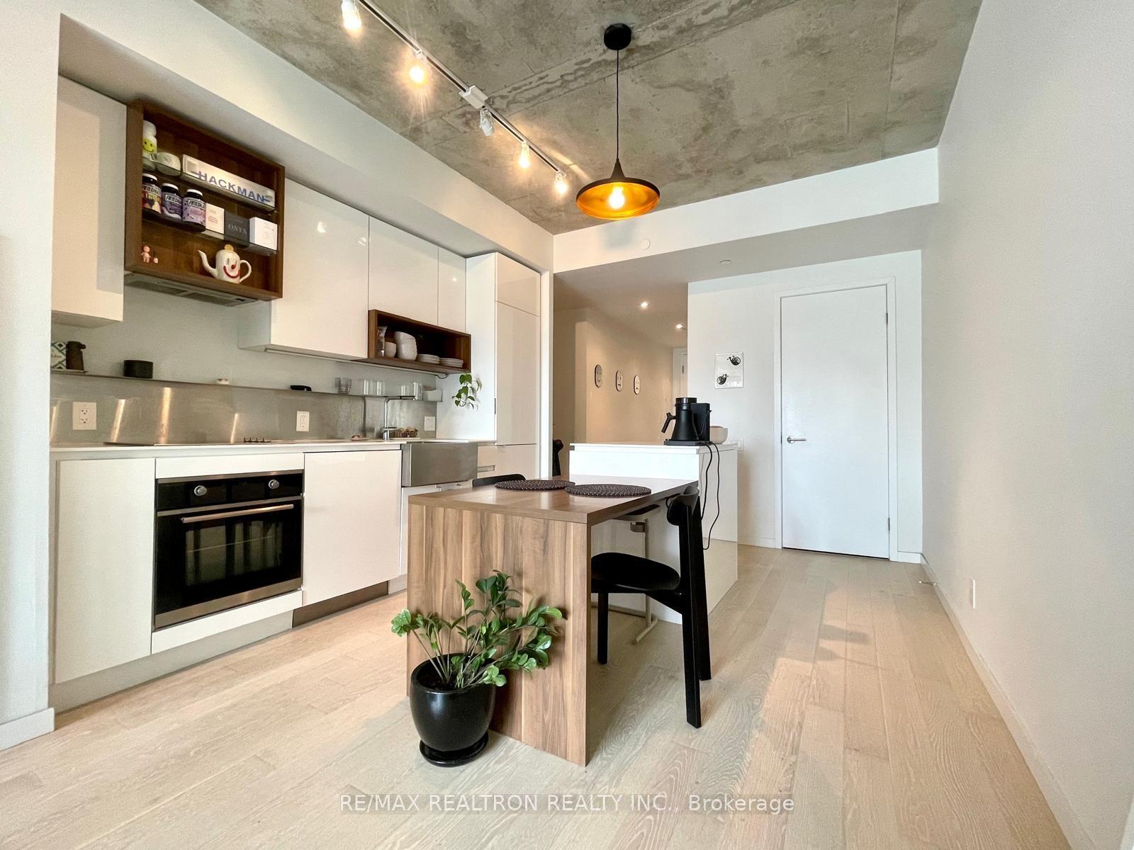 383 Sorauren Avenue 420 #420 — photo 1