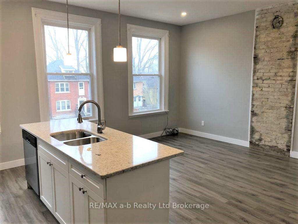 44 Stanley Street 2 #2, London South — Multiplex for lease, photo 1