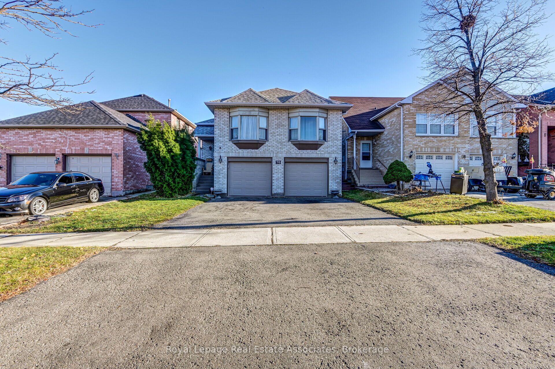 70 Nectarine Crescent — photo 1