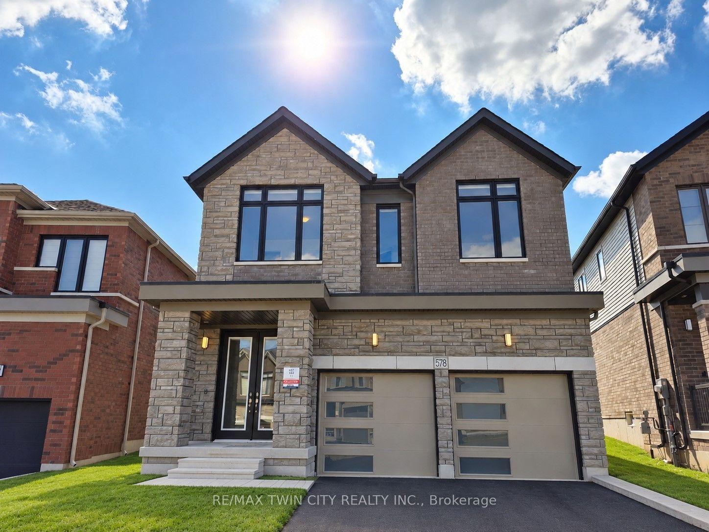 578 Telfer Street, Woodstock — Detached for lease, photo 1