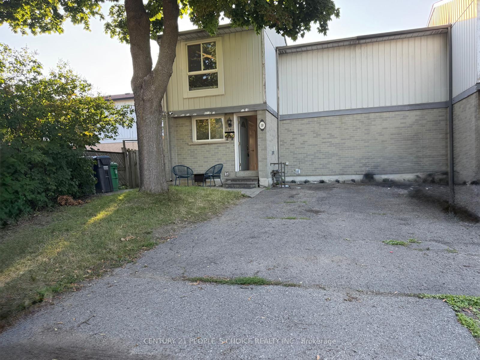 10 Juliana Square, Brampton — Townhouse for lease, photo 1