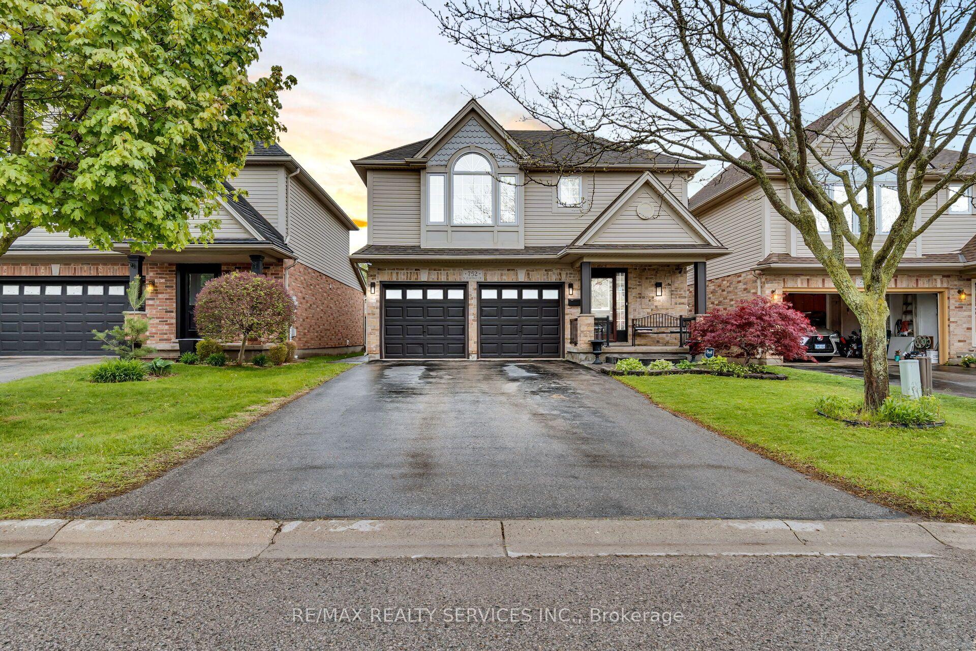 752 North Leaksdale Circle, London South — Detached for sale, photo 1
