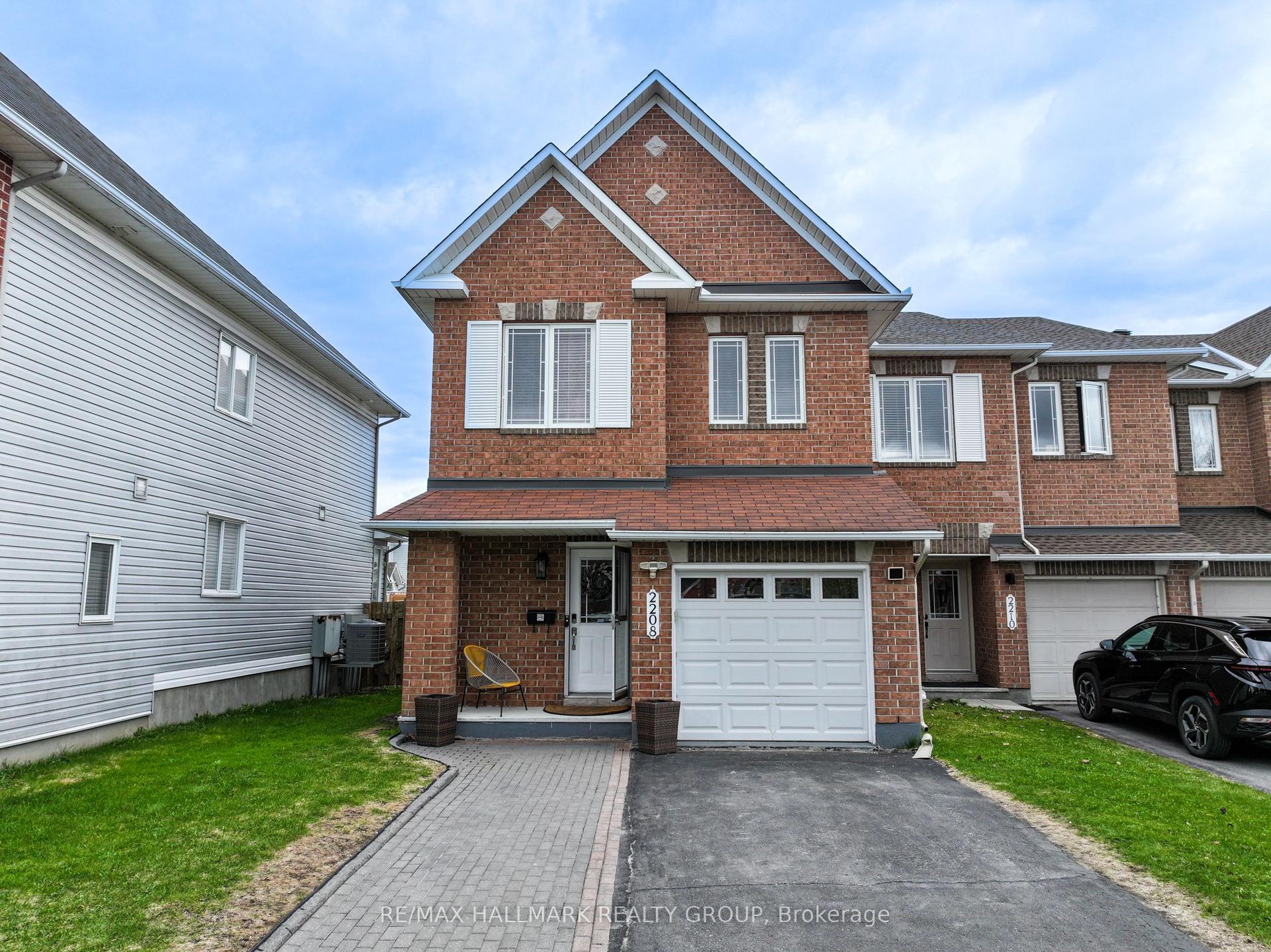 2208 Brockstone Crescent — photo 1