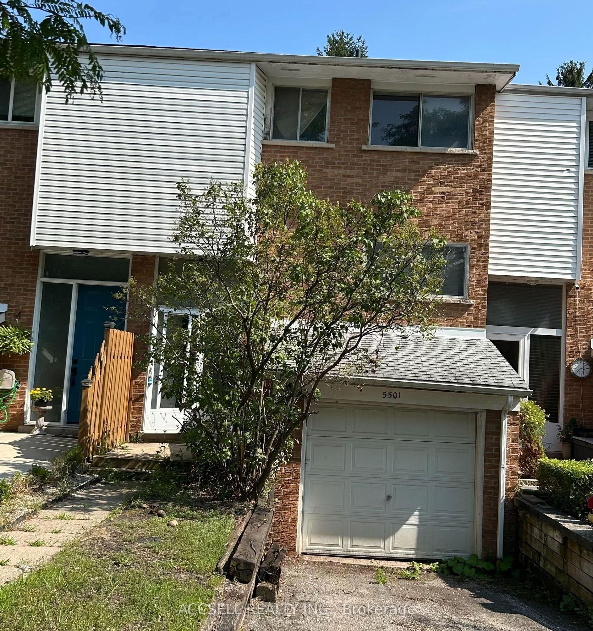 5501 Schueller Crescent, Burlington — Townhouse for sale, photo 1