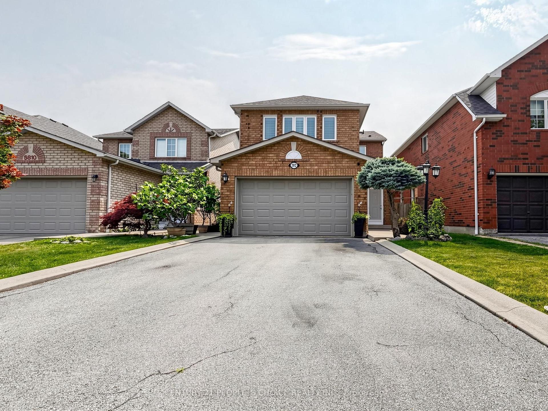 5812 Sidmouth Street, Mississauga — Detached for sale, photo 1