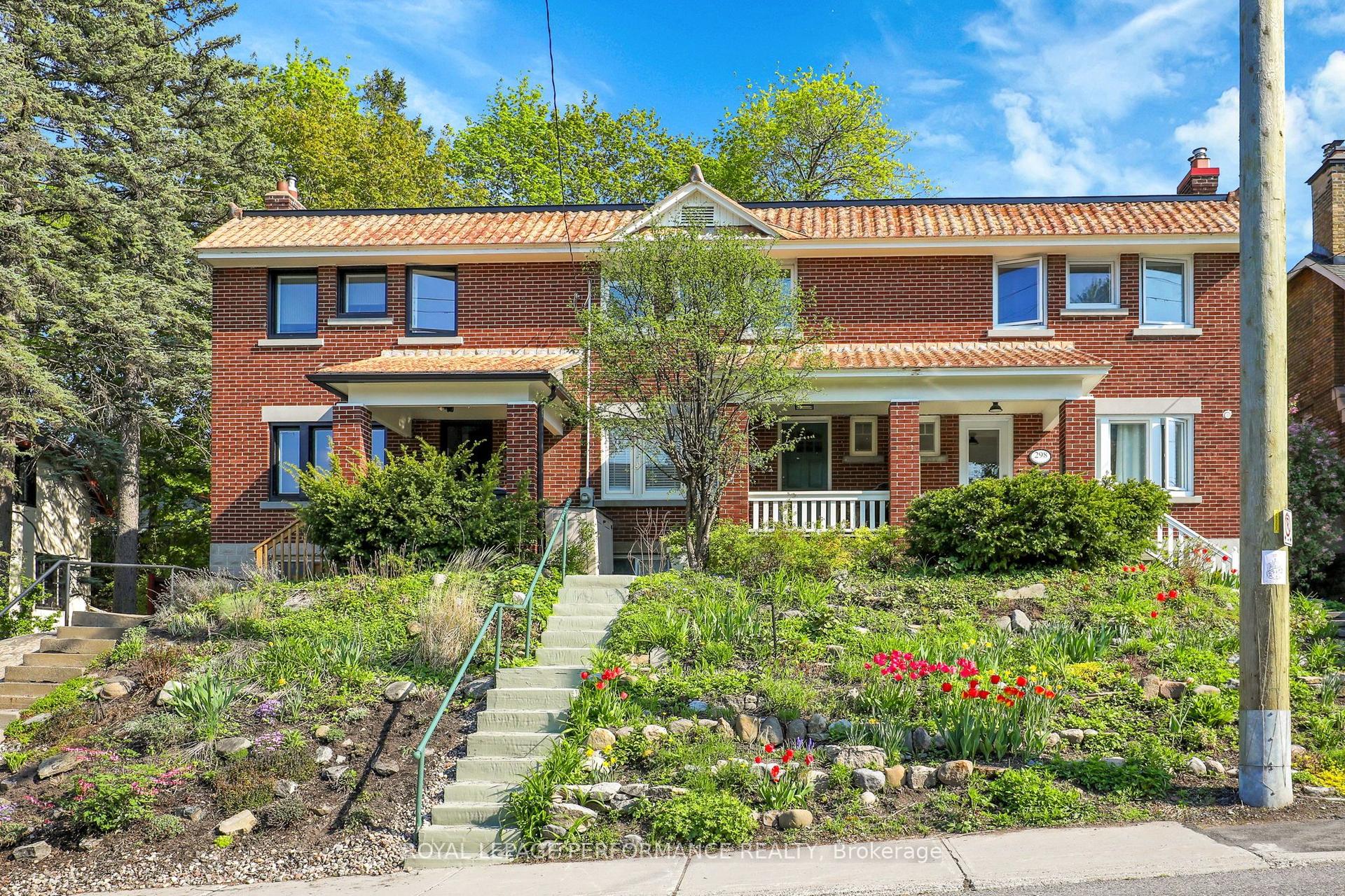 296 Holmwood Avenue — photo 1
