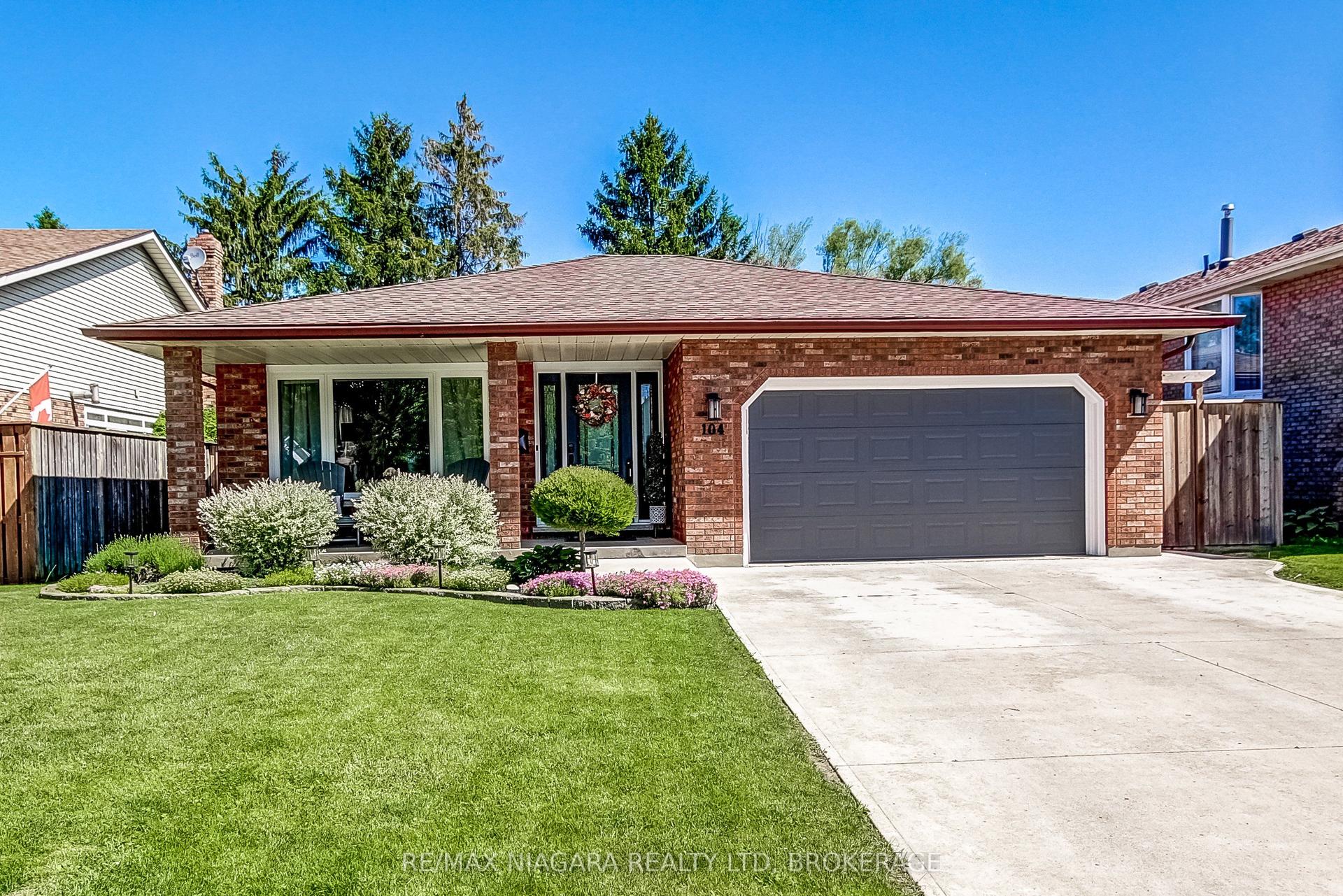 104 Whiteoak Crescent — photo 1