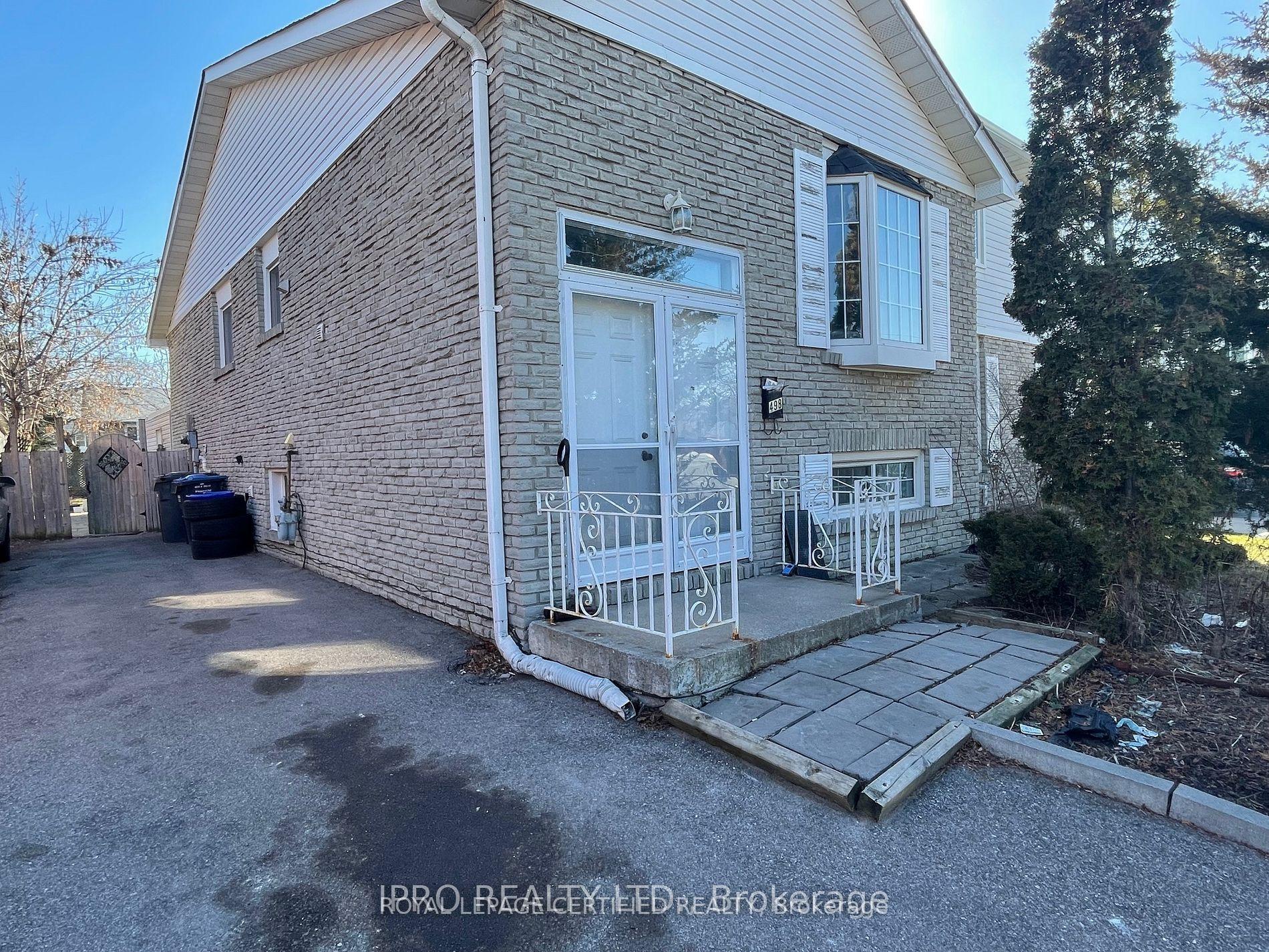 498 Daralea Heights Upper #Upper — photo 1