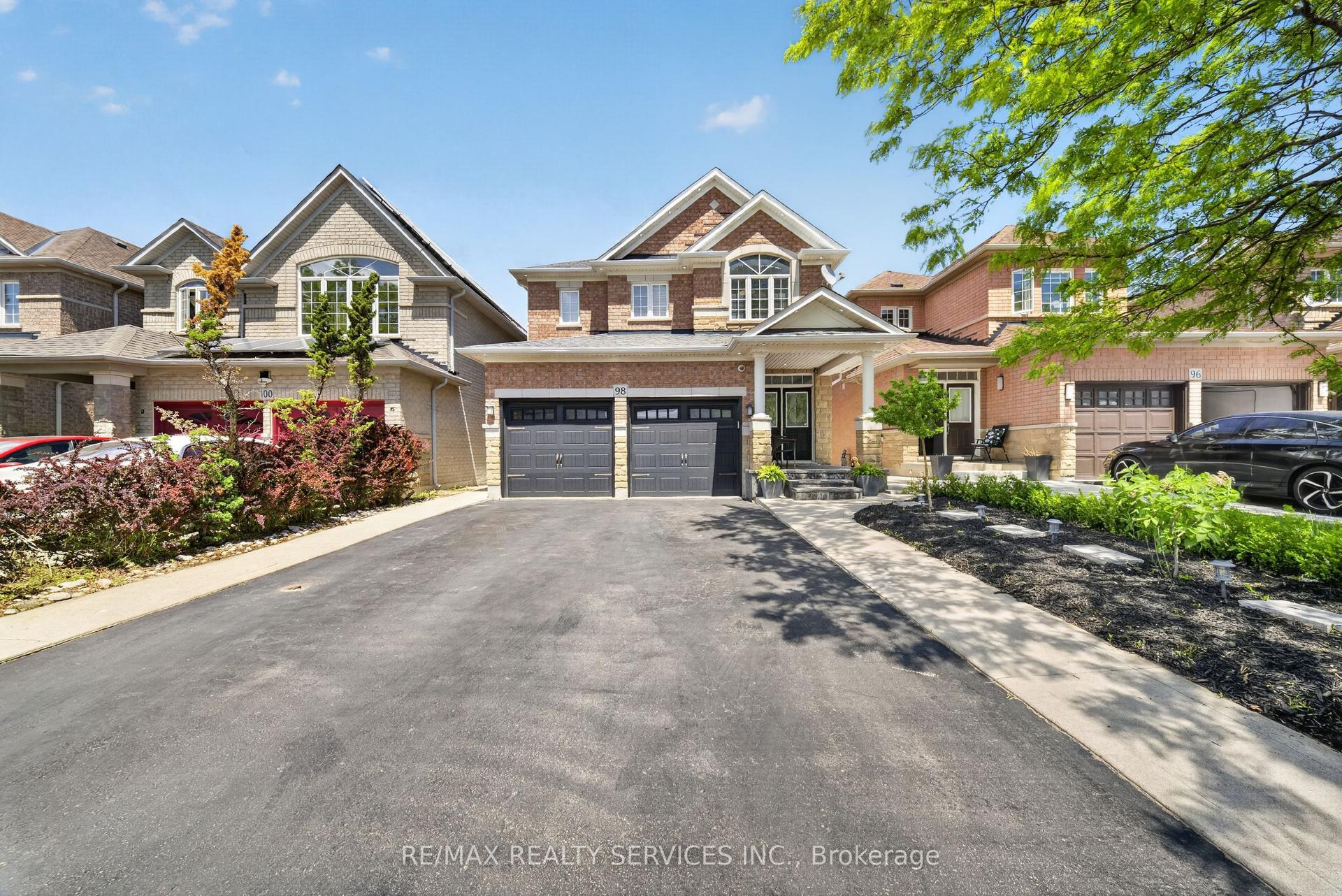 98 Saffron Crescent — photo 1