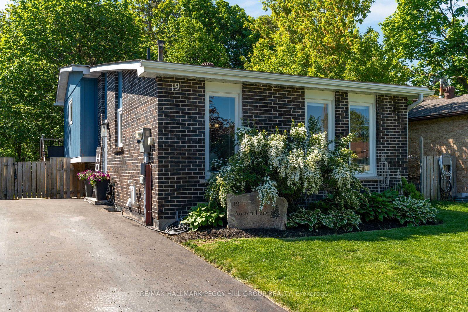 19 Austen Lane — photo 1
