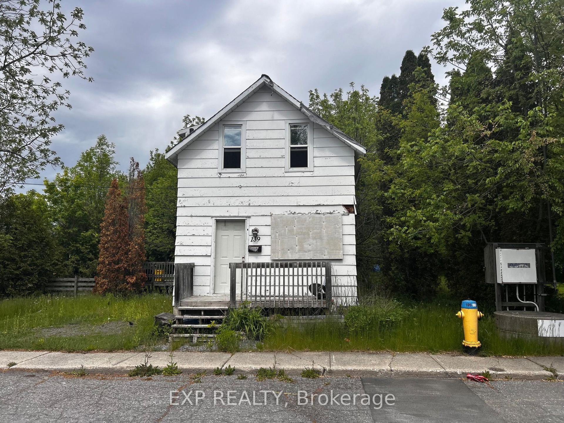139 CHARLES Street — photo 1