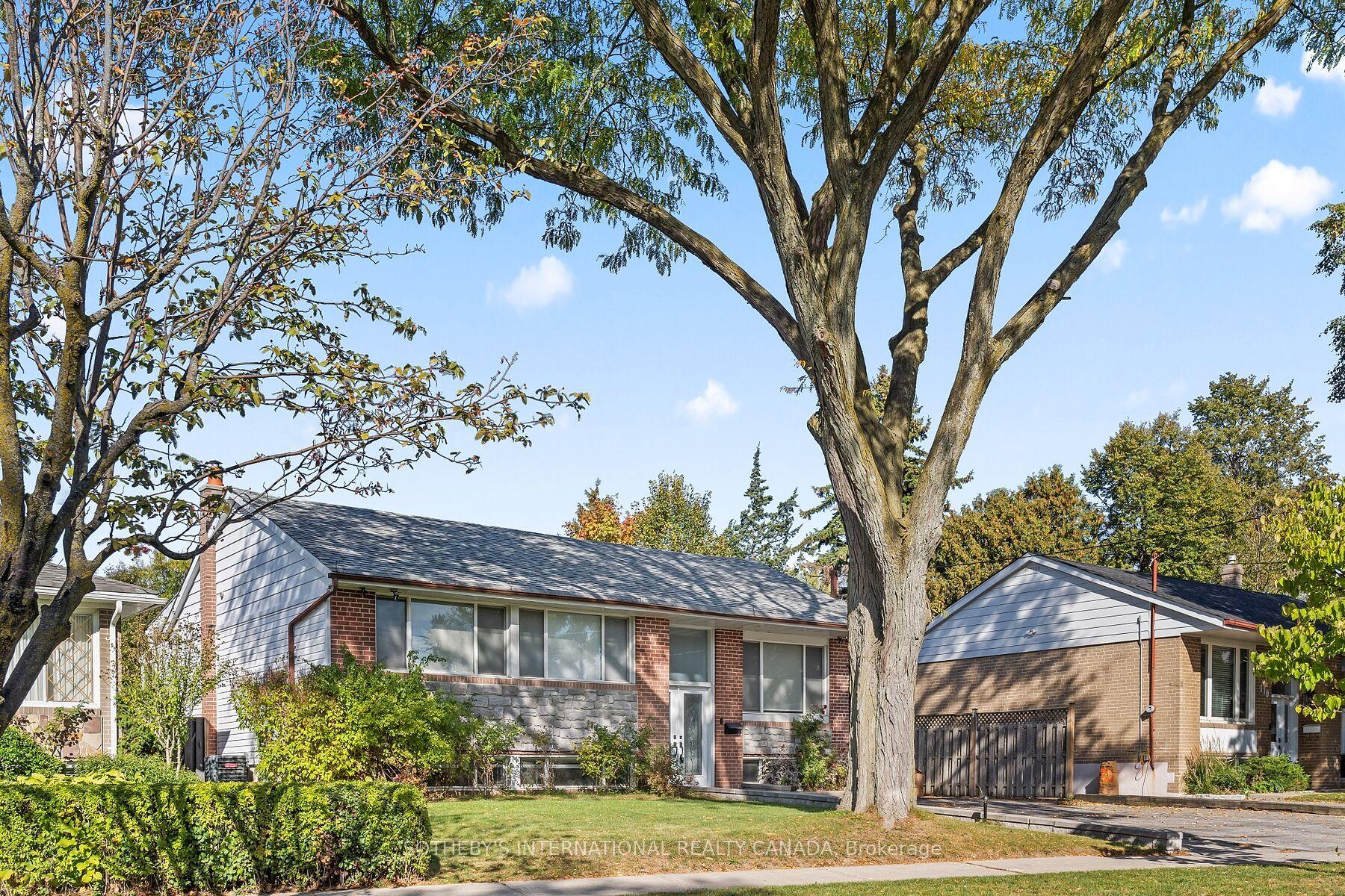 108 Lynedock Crescent — photo 1