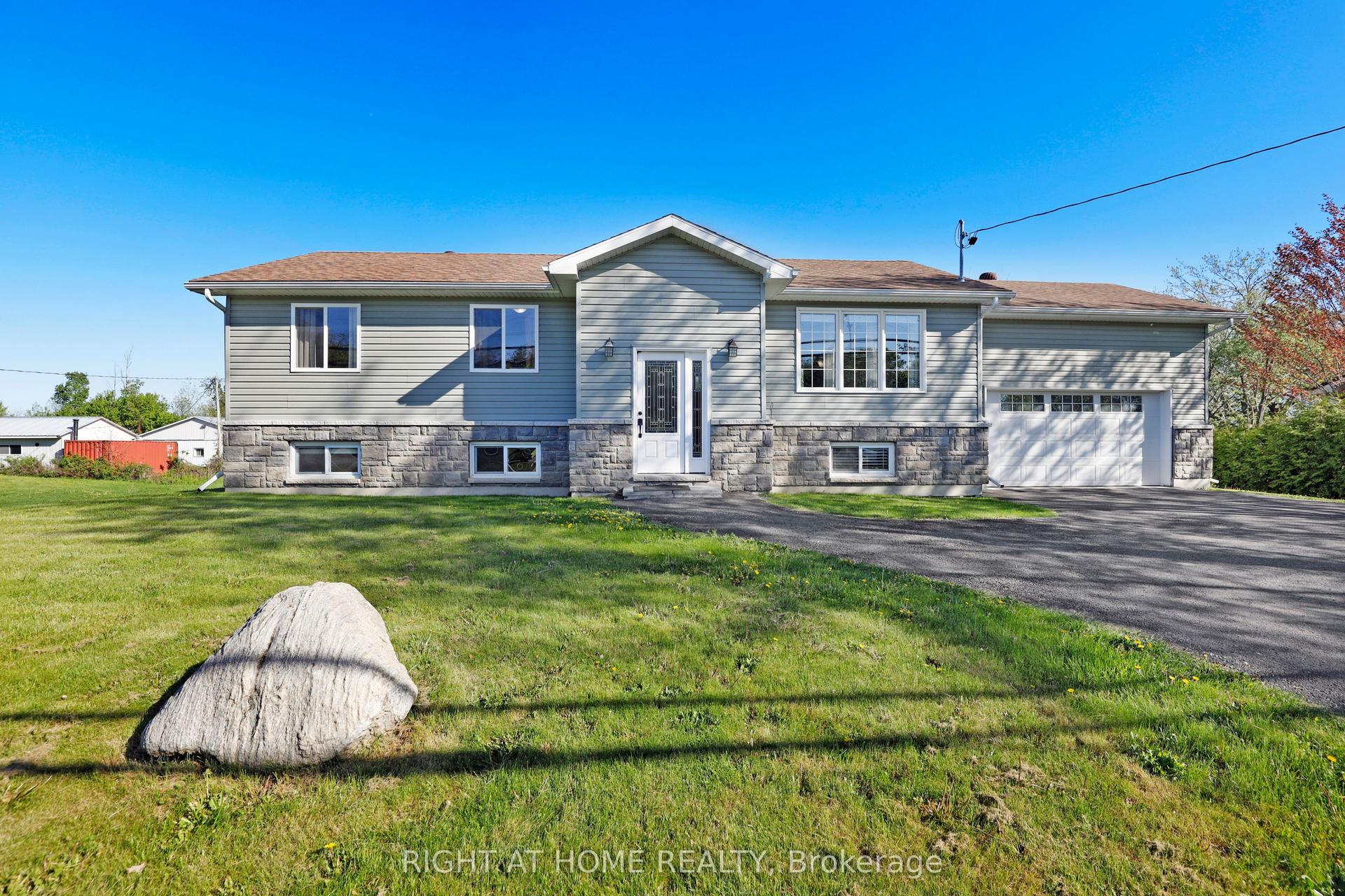 8344 Victoria Street — photo 1