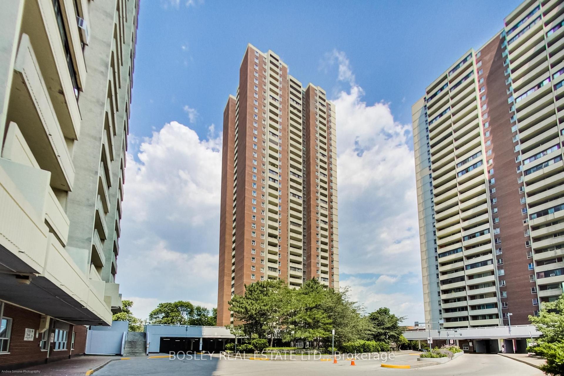 3 Massey Square 1902 #1902 — photo 1