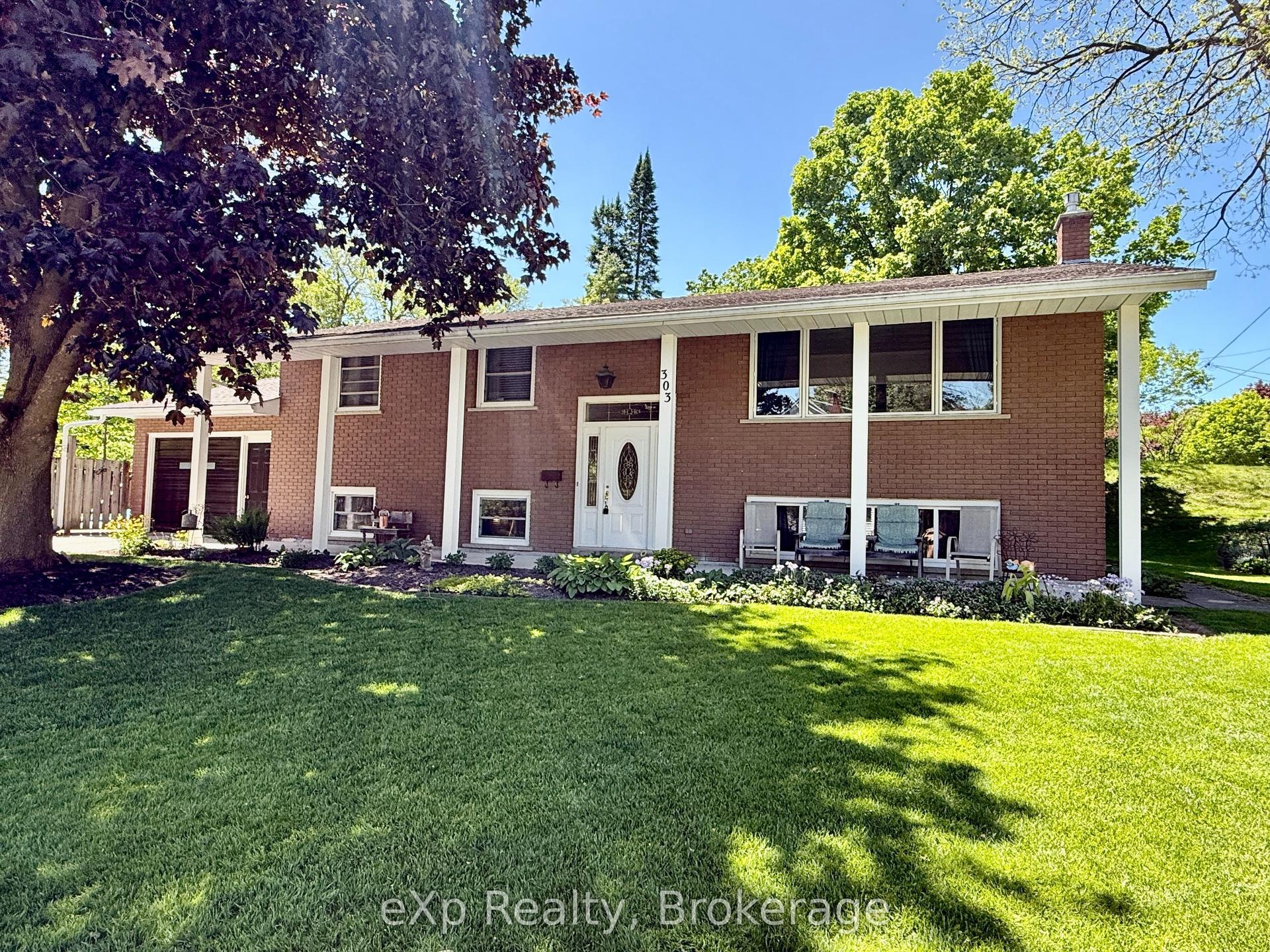 303 Mary Street — photo 1