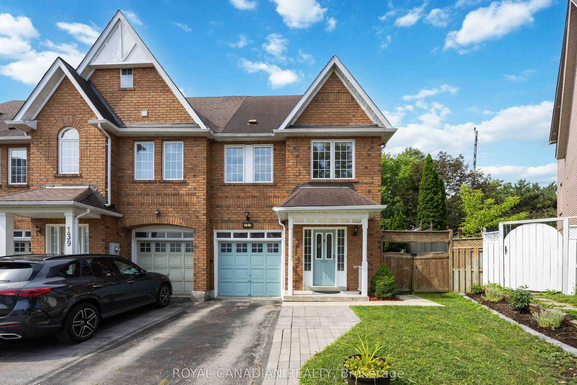 137 Stokely Crescent, Whitby — Townhouse for sale, photo 1