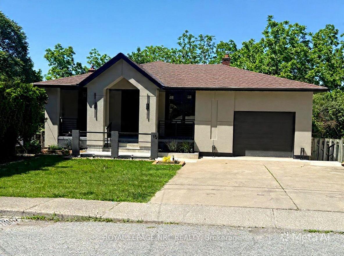 10 Dundas Crescent — photo 1