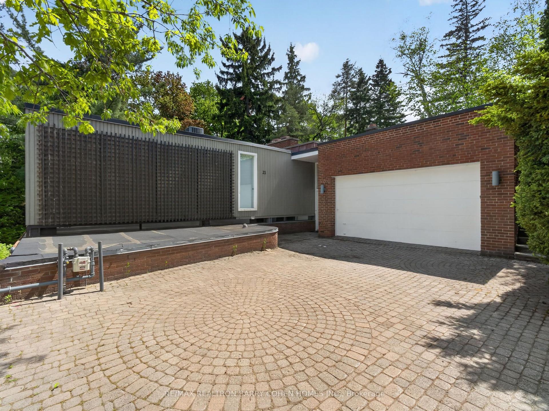 21 Tudor Gate — photo 1