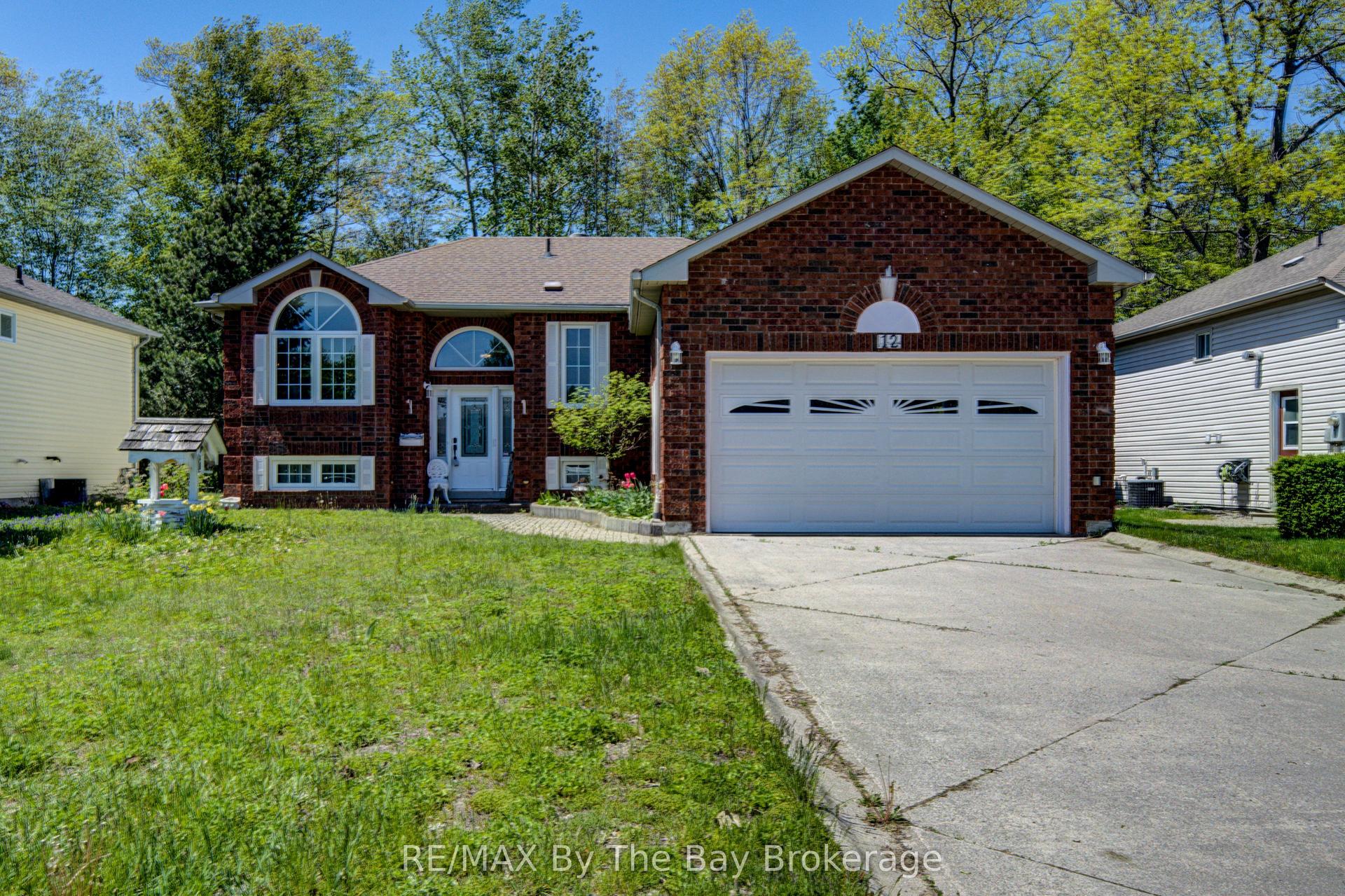 12 Silver Birch Avenue, Wasaga Beach — Detached for sale, photo 1