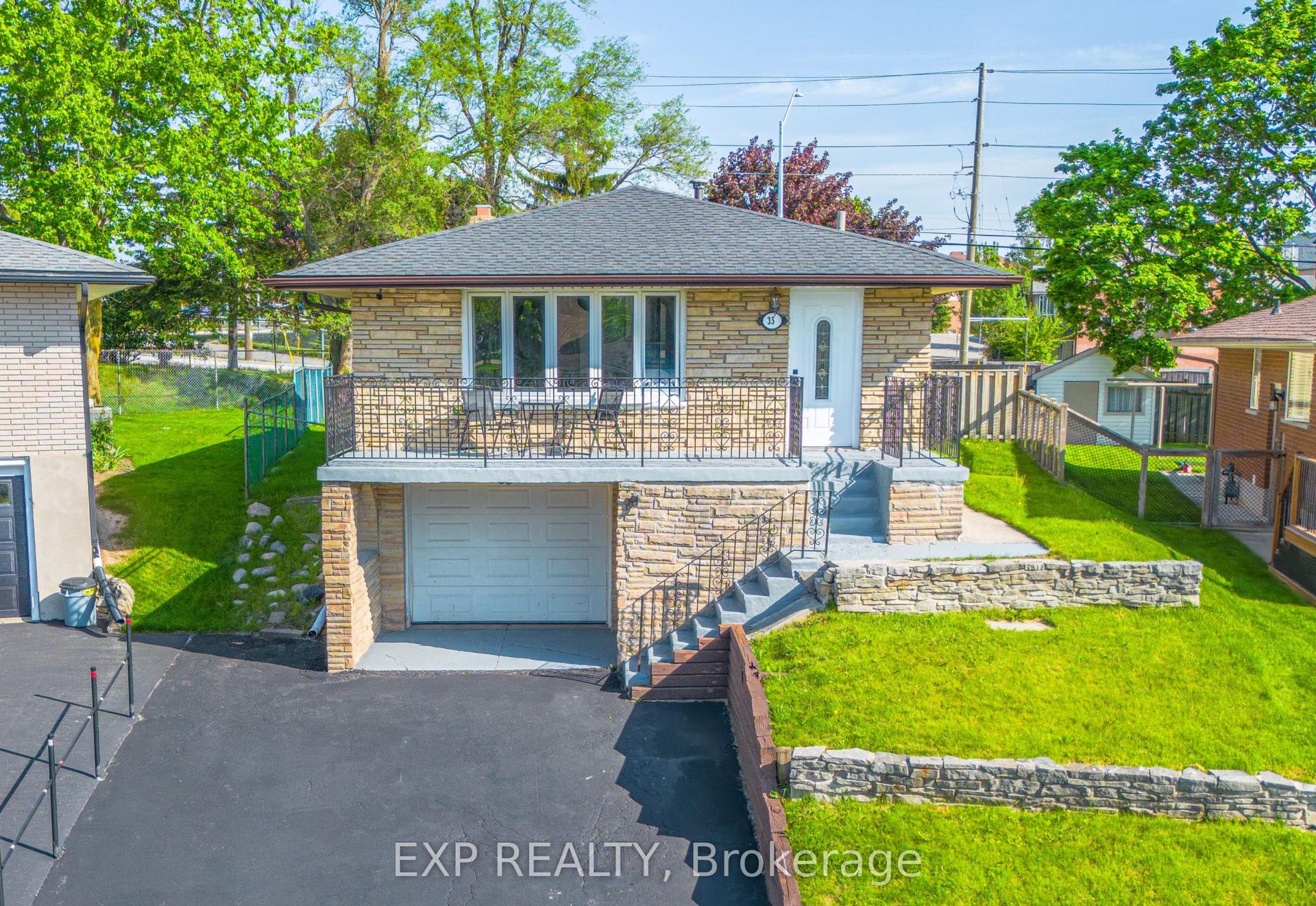 35 Hillsborough Crescent — photo 1