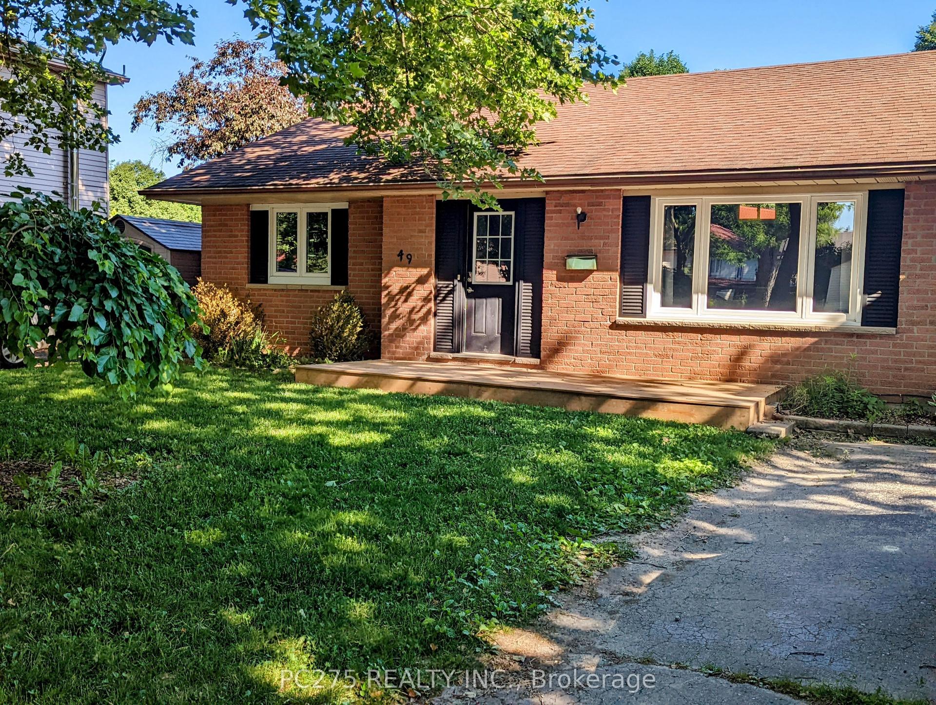 49 Caprice Crescent, London East — Detached for lease, photo 1