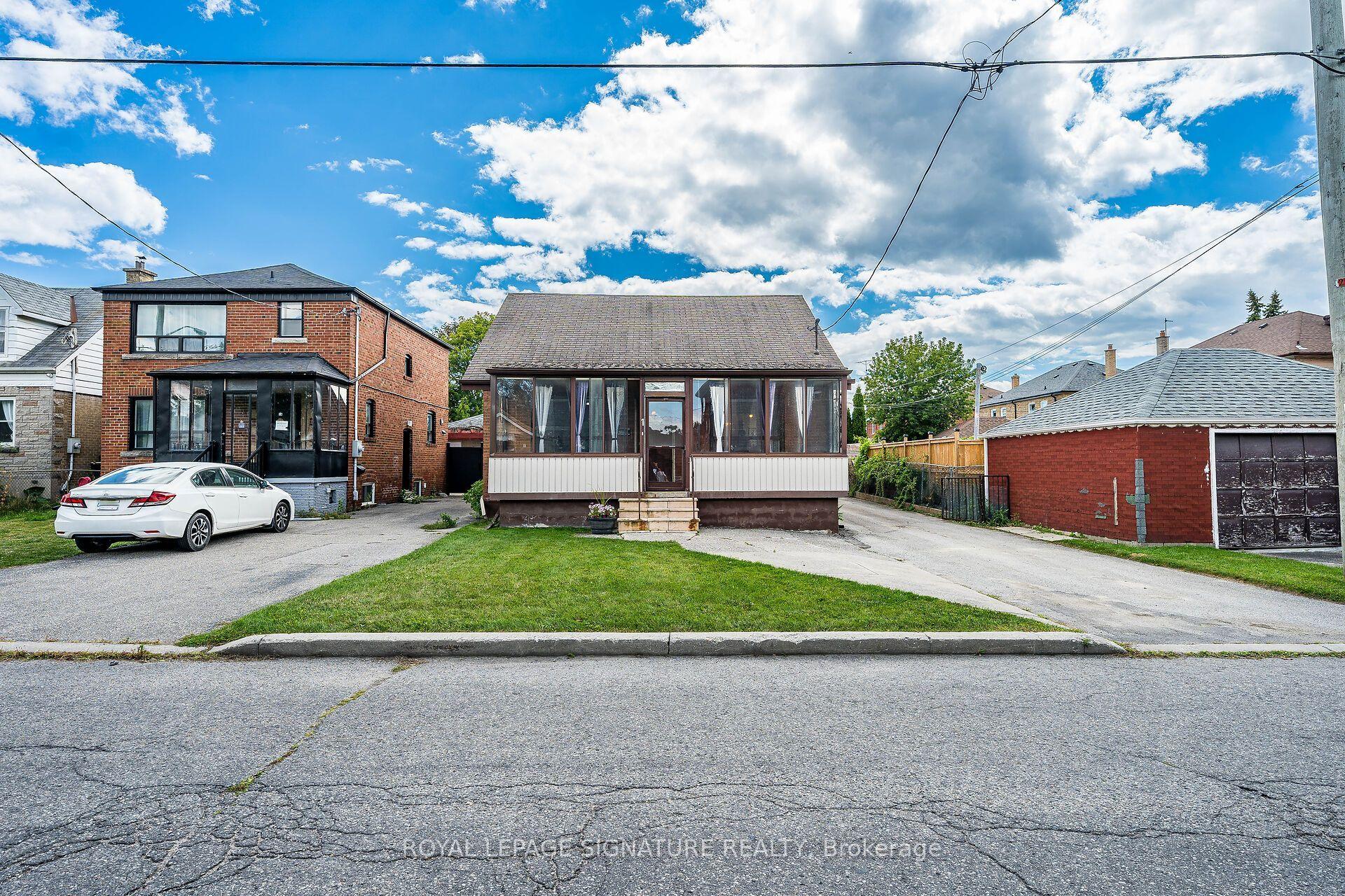 1 Davidson Avenue, Toronto — Detached for sale, photo 1