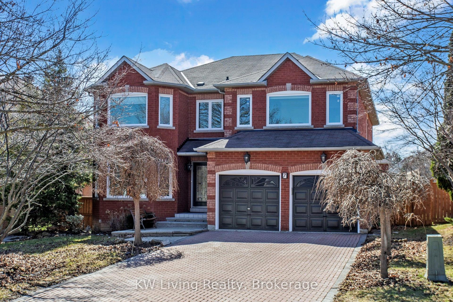 7 Kingmount Crescent — photo 1