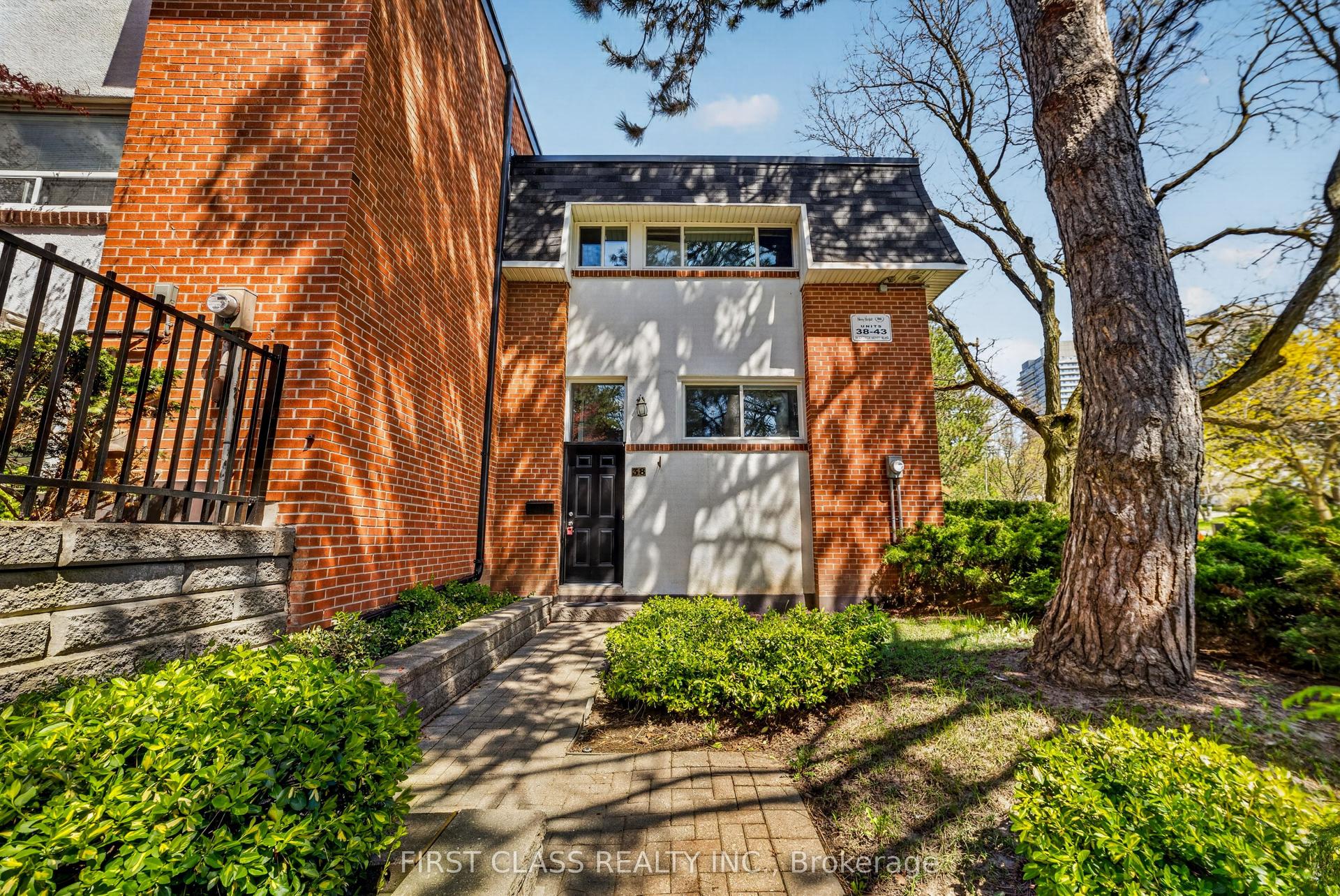 96 George Henry Boulevard 38 #38 — photo 1