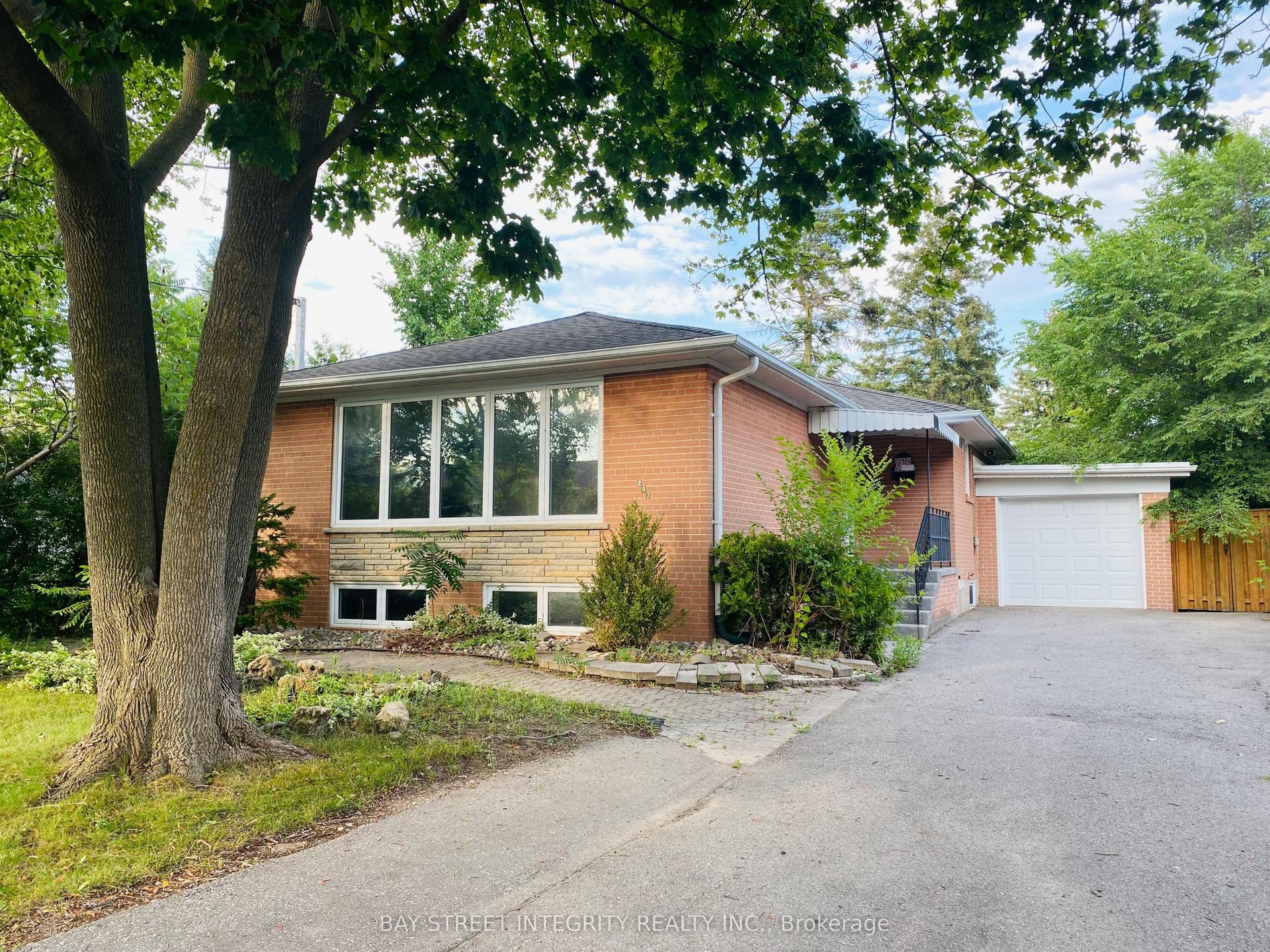 207 Maple Avenue, Richmond Hill — Detached for lease, photo 1