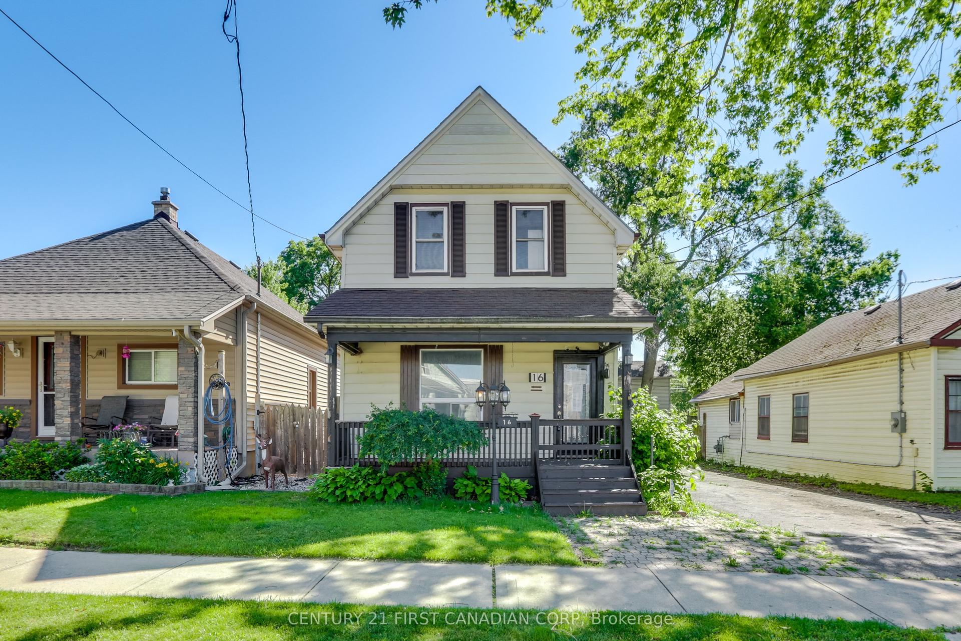 16 Lansdowne Avenue, London East — Detached for sale, photo 1
