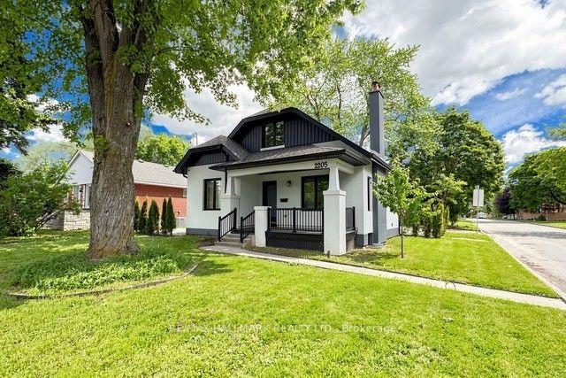 2205 Victoria Park Avenue Main #Main — photo 1