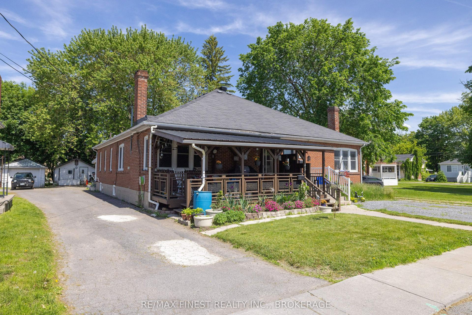 45 Graham Street W — photo 1
