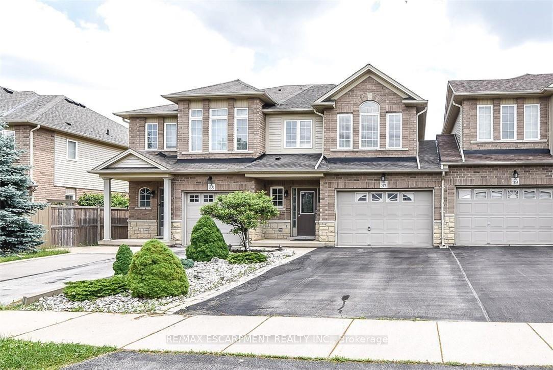 37 Cornerstone Drive, Hamilton — Townhouse for lease, photo 1