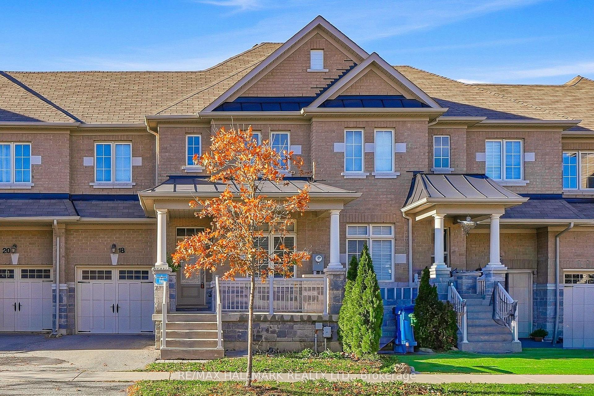 18 Trentonian Street, Brampton — Townhouse for sale, photo 1