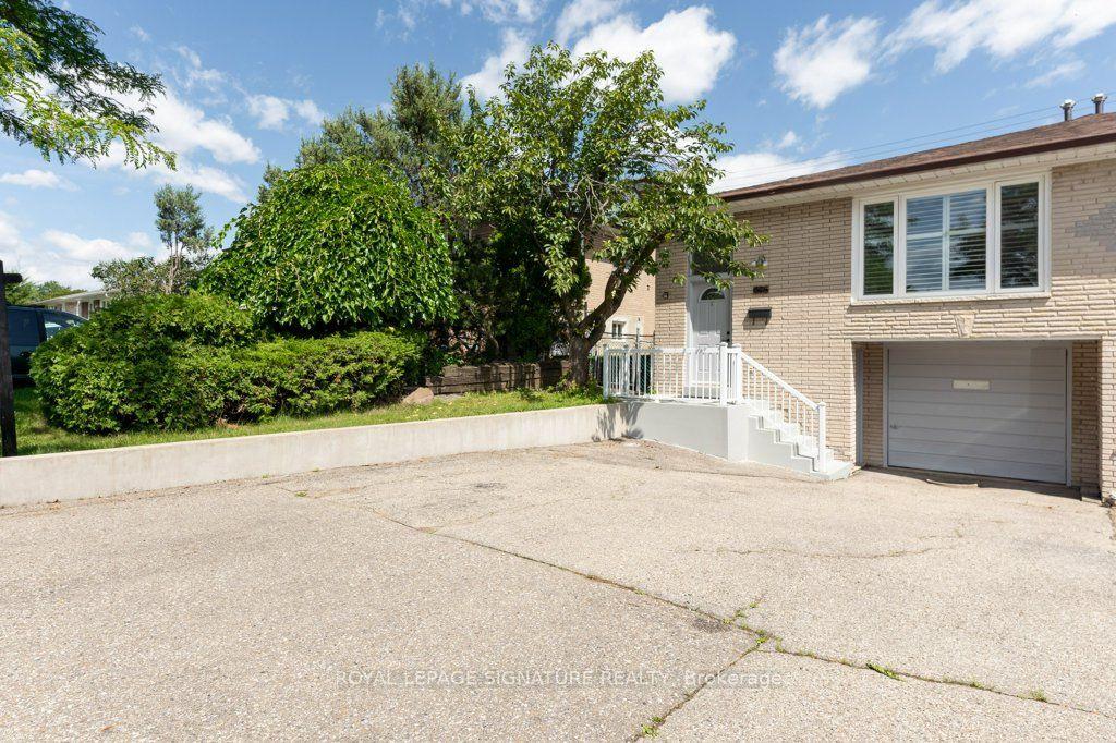 676 Abana Road, Mississauga — Semi-Detached for sale, photo 1