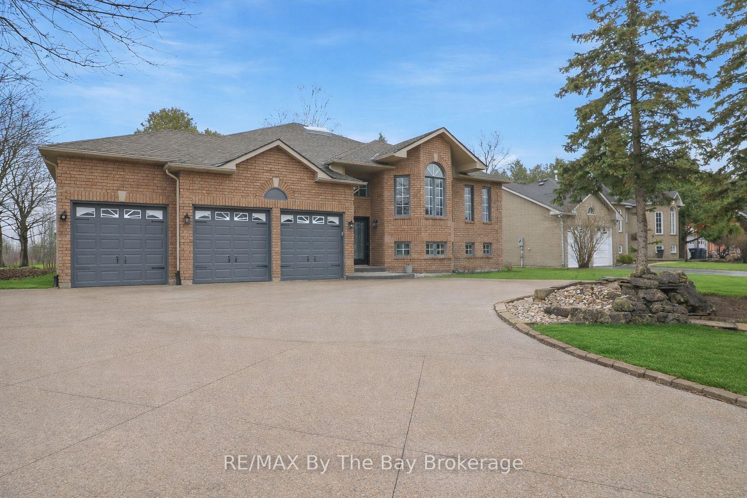 70 Fairway Crescent, Wasaga Beach — Detached for sale, photo 1