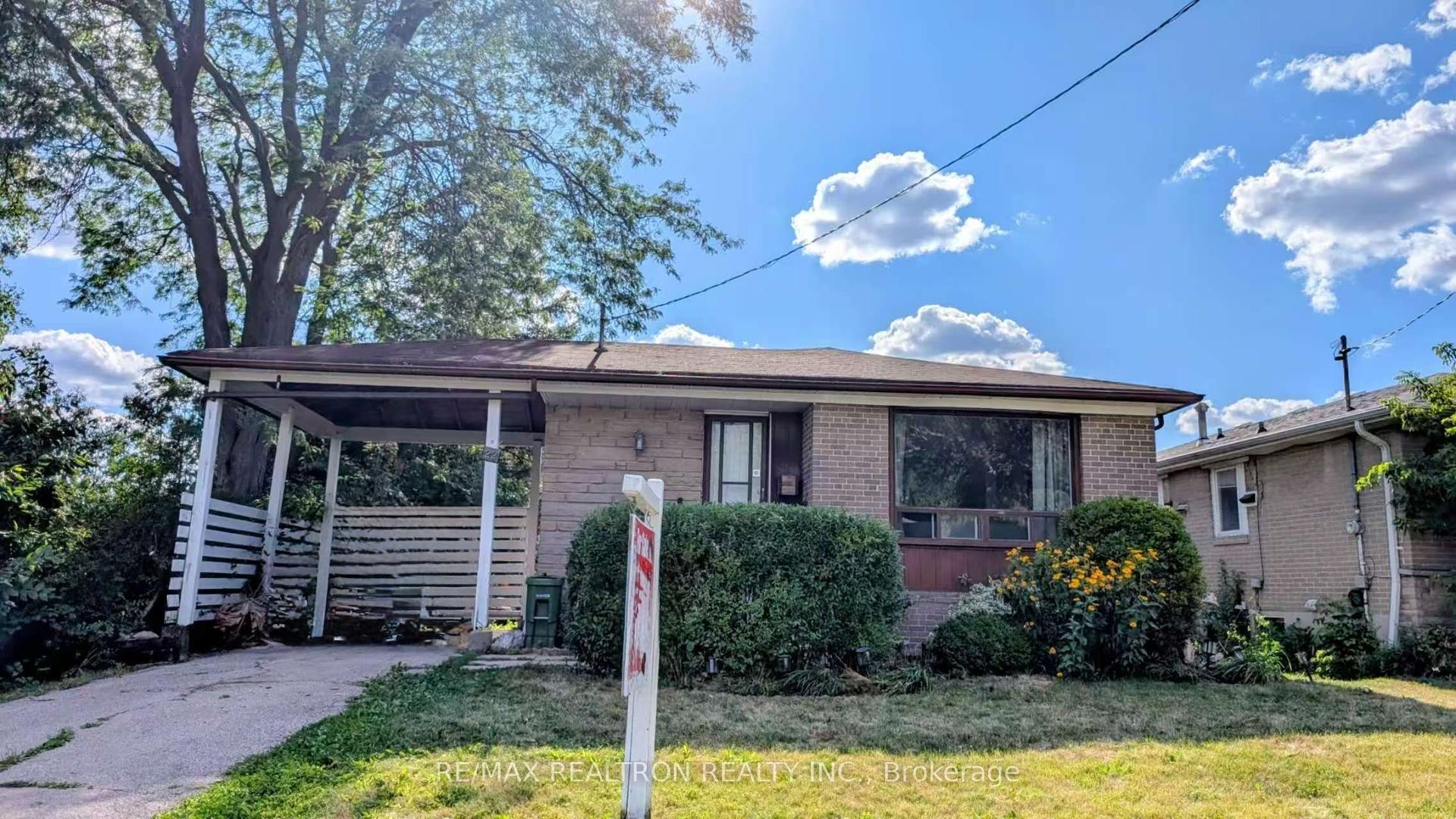 22 Rochelle Crescent, Toronto — Detached for sale, photo 1