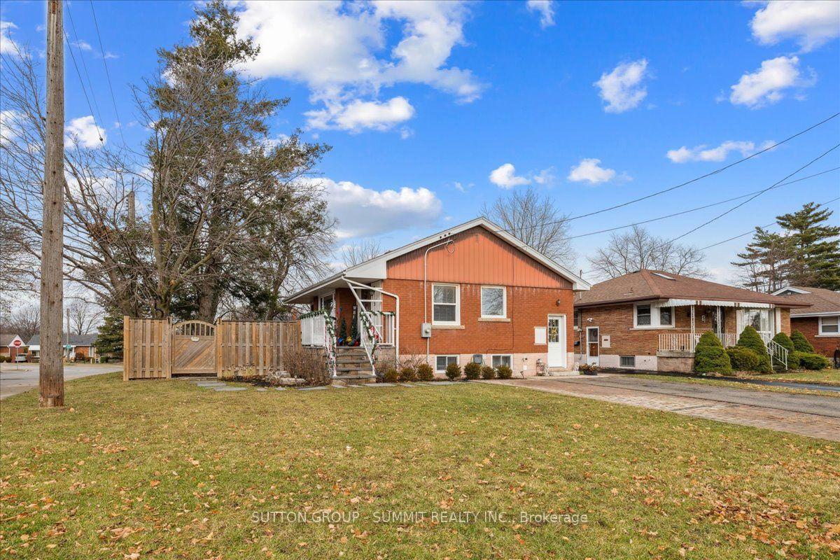 9 Grenadier Drive Upper #Upper — photo 1