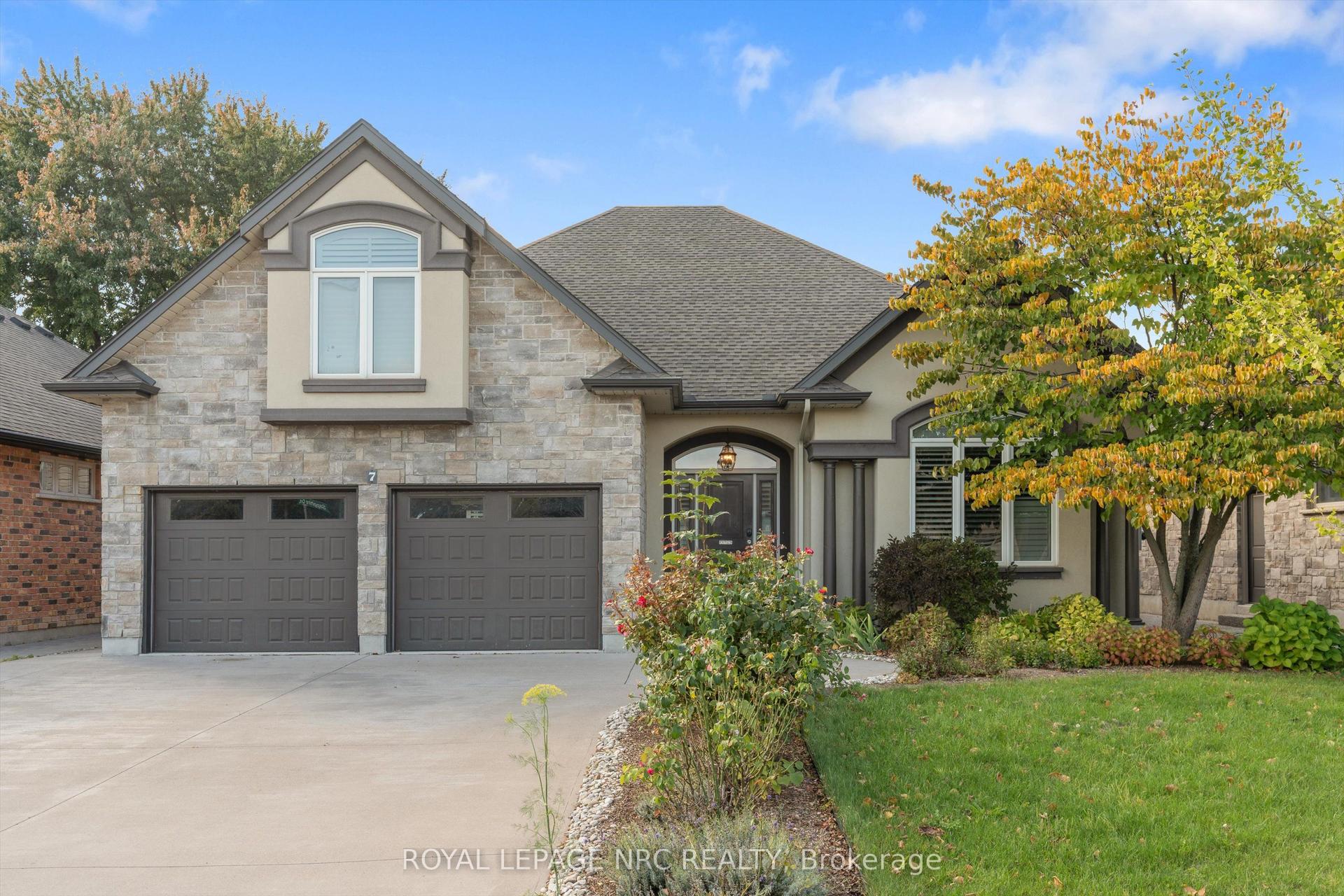 7 Sapphire Court N — photo 1
