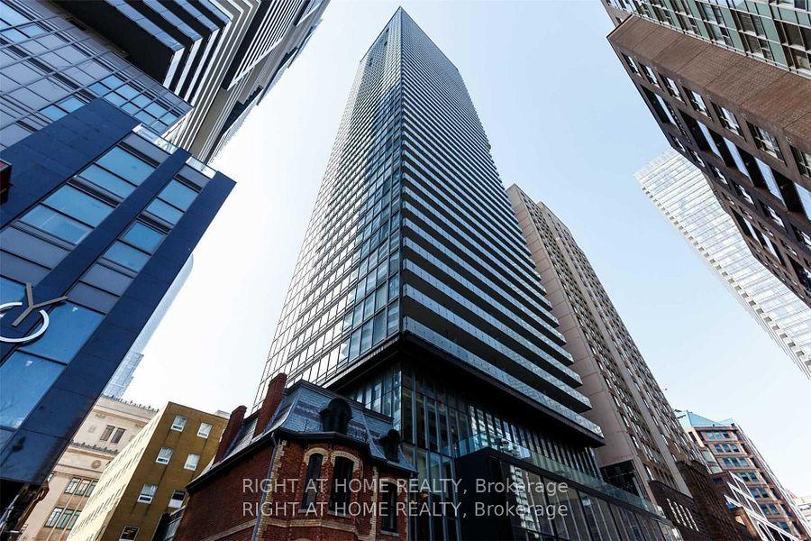 15 Grenville Street 809 #809 — photo 1