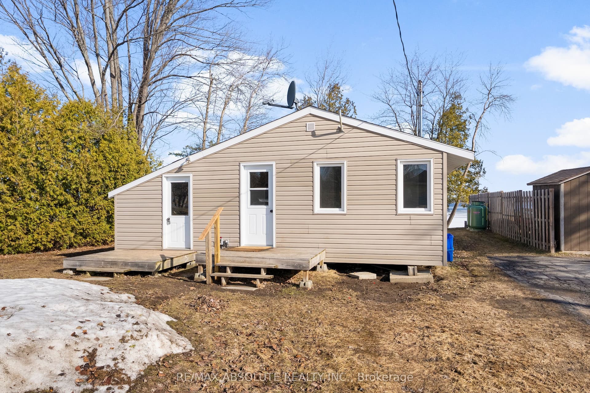 33 B Oakdale Lane — photo 1