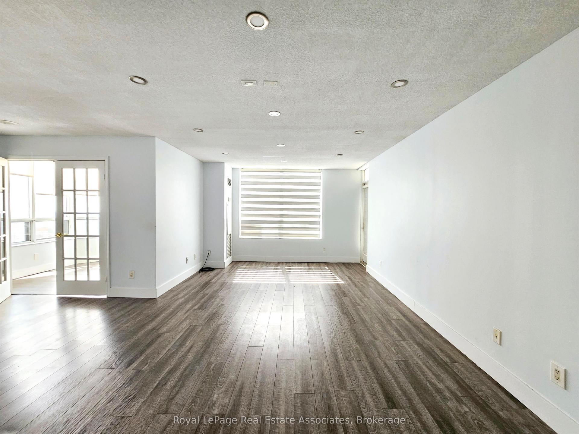 25 Kingsbridge Garden Circle 2425 #2425, Mississauga — Condo for lease, photo 1